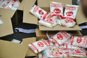 Bắt khẩn cấp đối tượng sản xuất bọt ngọt, bột giặt giả