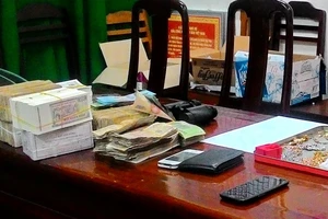 Trùm camera nhà sách bằng bao nylon, trộm tài sản hơn 600 triệu đồng