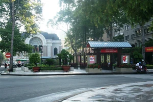 Tháo dỡ công viên - đài phun nước Nhà hát TP để làm metro