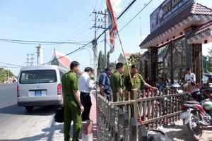 Tướng Hồ Sỹ Tiến trực tiếp đến hiện trường vụ vợ chồng bị sát hại