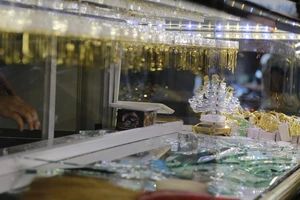 Bịt mặt xông vào tiệm vàng cướp giữa ban ngày