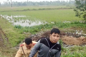 CSGT tóm gọm hai đối tượng khống chế người trên taxi