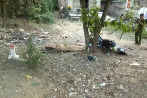 Tông xe vào gốc cây bàng, một người tử vong 