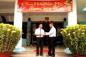 Khen thưởng lái xe taxi hai lần trả lại tài sản cho khách