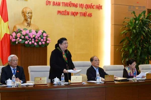 'Thủ tục nhiều để có tiền mới xong chứ sao nữa?'