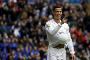 Cú “poker” của Ronaldo làm câm lặng những kẻ chỉ trích