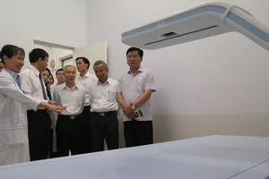 Bí thư Thăng gỡ vướng thiết bị nghiên cứu ở ĐH Tôn Đức Thắng