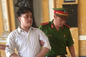 Thợ nối mi tại gia sát hại khách để cướp của