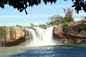 Tìm thấy thi thể thanh niên rơi xuống thác khi chụp ảnh tự sướng