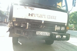 Người đàn ông chở chôm chôm bị xe tải kéo lê 600 m