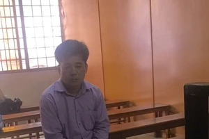 Bị thôi việc, giáo viên lên mạng làm nhục cấp trên