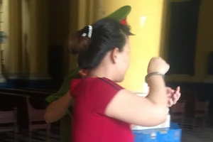 Nữ nhân viên massage trộm hai nhẫn kim cương rồi trả lại