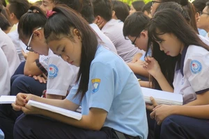 Chùm ảnh ngày thi đầu tiên tuyển sinh lớp 10 tại TP.HCM