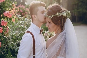 Cởi trần ngủ với bạn đời là phạm pháp