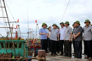 Phó thủ tướng trực tiếp chỉ đạo cứu nạn giữa tâm bão số 1 