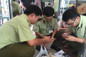 Phát hiện hơn 2.000 cái đồng hồ có dấu hiệu giả hàng hiệu