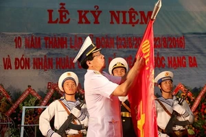 Lữ đoàn 681 Hải quân nhận huân chương Bảo vệ Tổ quốc hạng Ba