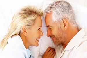 ‘Yêu’ khi lớn tuổi, người lợi kẻ hại