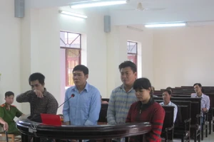 Đi ô tô, cắt trộm dây điện ở khu tái định cư