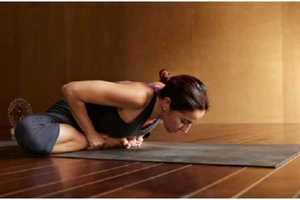 6 động tác yoga đơn giản tốt cho chuyện yêu