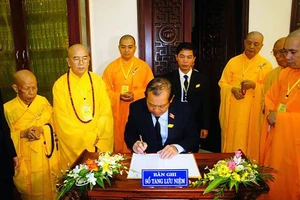 Phó Thủ tướng viếng hòa thượng Thích Chơn Thiện