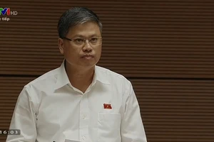 Đại biểu hỏi '2 câu hỏi dễ' với Bộ trưởng Lê Vĩnh Tân