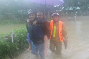 Lũ dâng trở lại, hồ Núi Ngang cấp tập xả lũ 