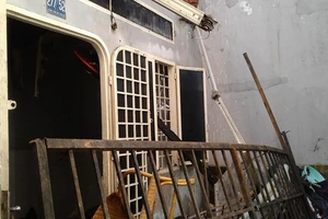 Cô gái ú ớ cười, báo cháy trước khi nhà phát nổ