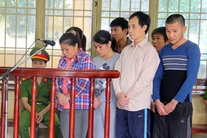 Mua tiền giả từ Trung Quốc về nước tiêu thụ