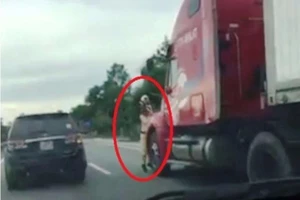 Chống đối cảnh sát giao thông: Vì đâu dân làm liều?