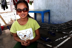 Cháu muốn sáng mắt để học và chơi bóng bàn