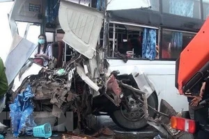 Cục CSGT nói gì về vụ xe khách đâm xe cứu hỏa?