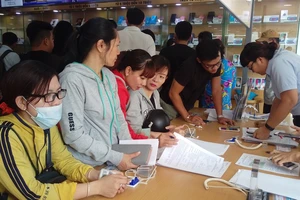 Chụp hình thuê bao di động: Khi khách hàng nổi giận