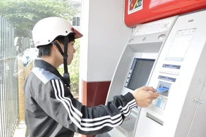 Tăng phí rút tiền ATM và chuyển khoản liên ngân hàng