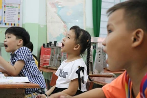 Niềm vui cùng em đến trường