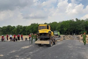 Tạm giữ 10 người gây rối ở dự án phân lô trái phép 