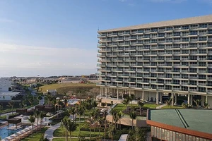 Cam Lâm là nơi có nhiều dự án du lịch, nghỉ dưỡng. Ảnh: TẤN LỘC