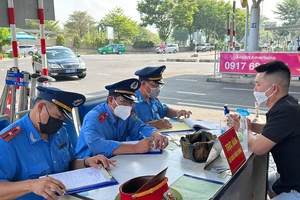 TP.HCM chấn chỉnh tình trạng xe ô tô kinh doanh vận tải vi phạm