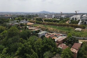 Hàng chục hộ dân khổ sở vì sống trong khu dự án treo 