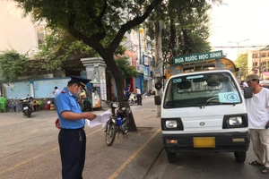 Luật mới sẽ quy định rõ trách nhiệm việc bỏ quên trẻ trên xe ô tô