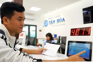 Người dân đánh giá sự hài lòng về dịch vụ chăm sóc khách hàng của Công ty CP Cấp nước Tân Hòa.