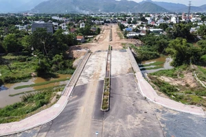 Yêu cầu kiểm điểm ban quản lý 4 năm làm chưa xong 800 m đường