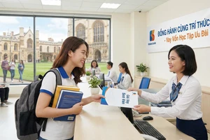 Hàng loạt ngân hàng cho sinh viên vay học phí lãi suất rất thấp