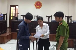 Đi chúc tết hóa thành cướp giật: Hoãn xử theo yêu cầu của bị hại