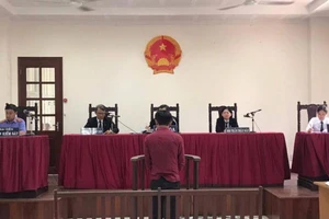 Trả hồ sơ vì... tay trái bị cáo quá thiên tài