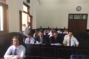  Xét xử bị cáo có 34 luật sư bào chữa miễn phí