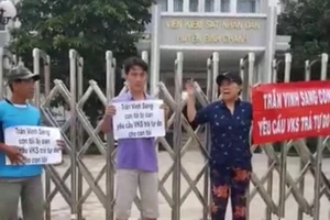 Con bị tạm giam hơn 1.000 ngày, gia đình đến VKS 'đòi'