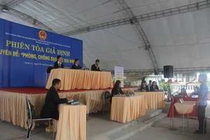 Chồng nhậu say, xô vợ dập lá lách