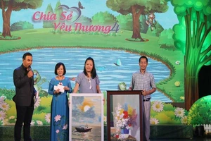 Chia sẻ yêu thương tặng quà cho 400 trẻ đặc biệt khó khăn