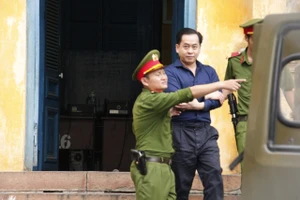 Vũ 'nhôm' bị yêu cầu trực tiếp bồi thường gần 300 tỉ